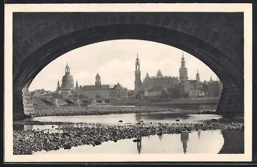 AK Dresden, Brückendurchblick auf die Stadt