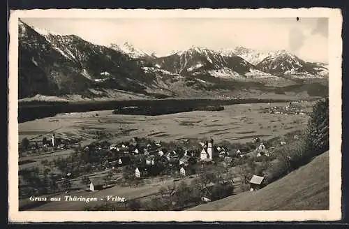 AK Thüringen /Vrlbg., Teilansicht mit Bergen