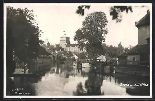 AK Bruck a. d. Leitha, Uferpartie mit Schloss