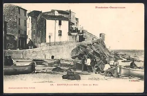 AK Banyuls-sur-Mer, Coin du port et bateaux sur la plage