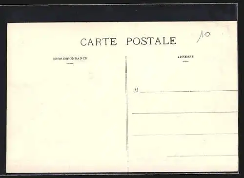 AK Cerbère, Quartier de la Poste avec pont et passants