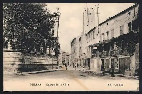 AK Millas, Entrée de la Ville