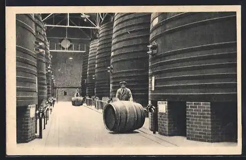 AK Thuir, Les chais de Byrrh avec de grands foudres et ouvriers en action