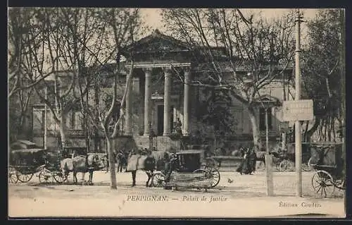 AK Perpignan, Palais de Justice avec calèches sur la place