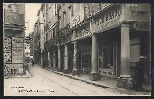 AK Perpignan, Rue de la Barre avec facades de magasins et colonnes