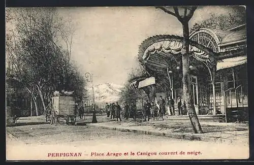 AK Perpignan, Place Arago et le Canigou couvert de neige