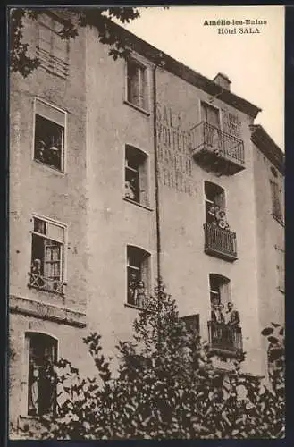 AK Amélie-les-Bains, Facade de l`Hôtel Sala avec invités aux fenêtres et balcons