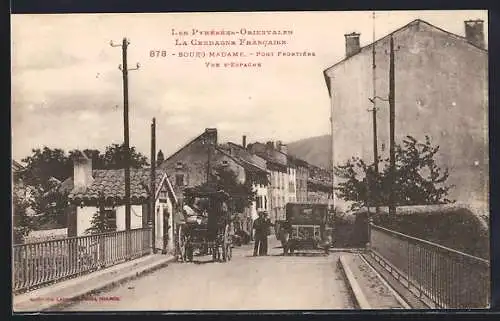 AK Bourg-Madame, Pont frontière avec vue sur l`Espagne