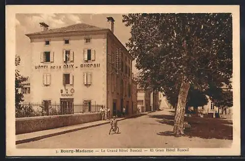 AK Bourg-Madame, Le Grand Hôtel Buscail et rue ombragée en été