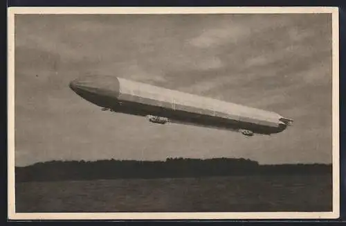 AK Zeppelin in Fahrt