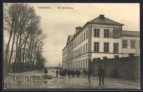 AK Thourout, Rue de la Gare, Strassenpartie