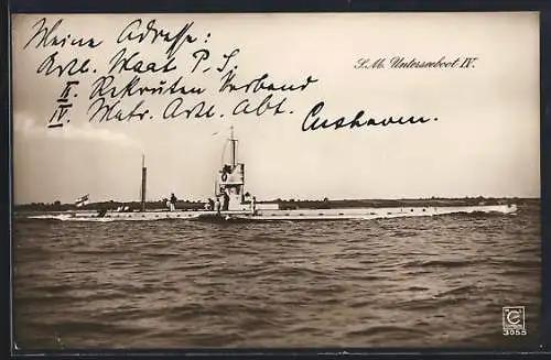 AK SM U-Boot IV. bei geringer Fahrt, Mannschaft an Deck