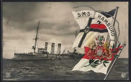 AK Kriegsschiff S.M.S. Hamburg nebst Beibooten auf dem Meer treibend, Reichskriegsflagge