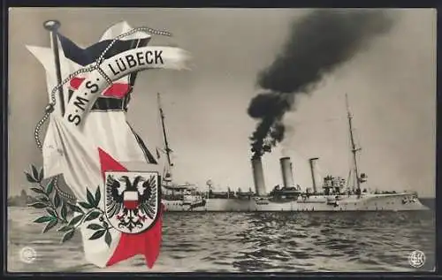 AK Kriegsschiff S. M. S. Lübeck in Fahrt, Fahnen mit Wappen