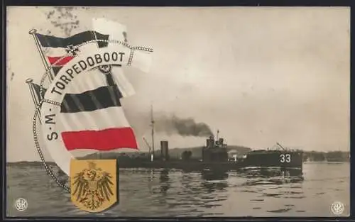 AK S.M. Torpedoboot 33 in langsamer Fahrt vor der Küste, Reichskriegsflagge