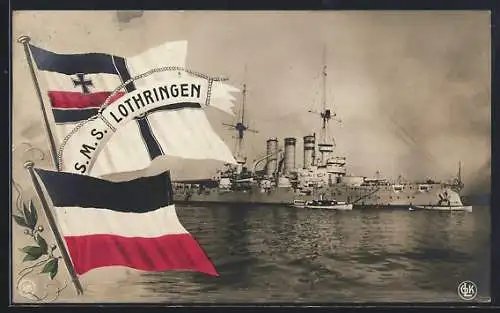 AK Kriegsschiff S.M.S. Lothringen vor Anker liegend, Beiboote daneben, Reichskriegsflagge