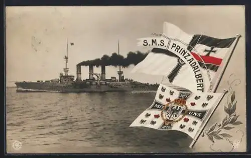 AK Kriegsschiff S.M.S. Prinz Adalbert mit Volldampf durch die ruhige See pflügend, Reichskriegsflagge