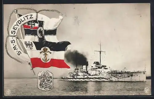 AK Kriegsschiff S.M.S. Seydlitz vor einer Küste, Reichskriegsflagge und Wappen