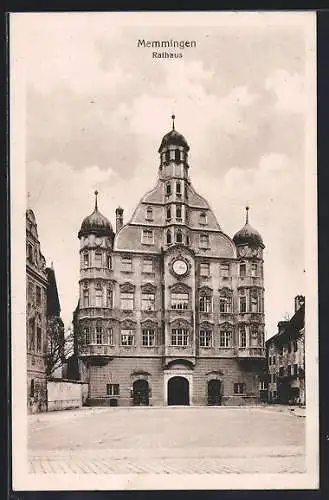 AK Memmingen, Rathaus mit Strassenpartie