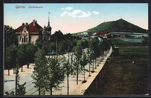 AK Görlitz, Strassenpartie mit Blick zur Landeskrone