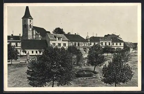 AK Bernartice u Tábora, Kirche und Häuser im Ortskern