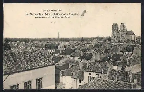 AK Toul, Le Dirigeable Adjudant-Vincenot évoluant au-dessus de la Ville, Zeppelin