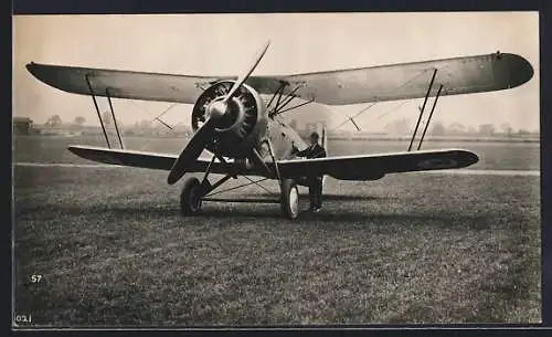 AK Bristol Bulldog Mk IV, Doppeldecker-Jagdflugzeug am Boden