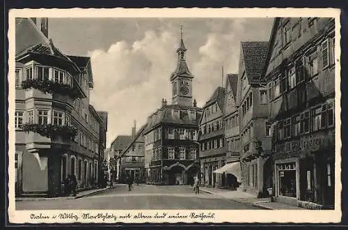 AK Aalen i. Wttbg., Strasse am Marktplatz mit altem und neuem Rathaus