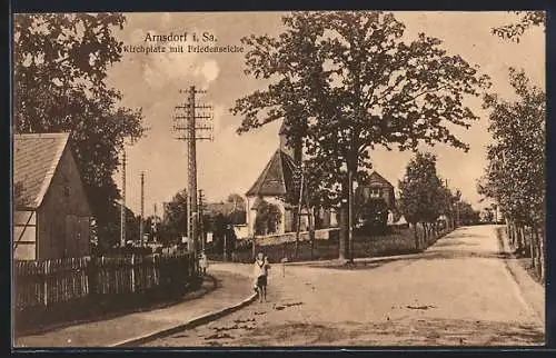 AK Arnsdorf i. Sa., Kirchplatz mit Friedenseiche