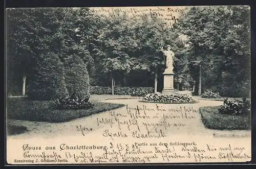 AK Berlin-Charlottenburg, Partie aus dem Schlosspark mit Statue