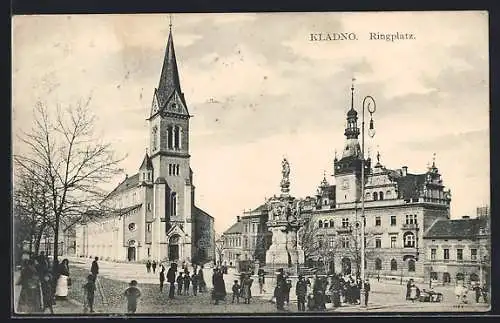 AK Kladno, Ringplatz mit Kirche und Denkmal