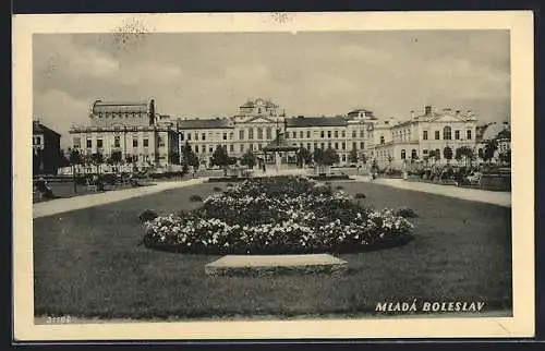 AK Mlada Boleslav, Parkanlage mit Gebäude-Panorama