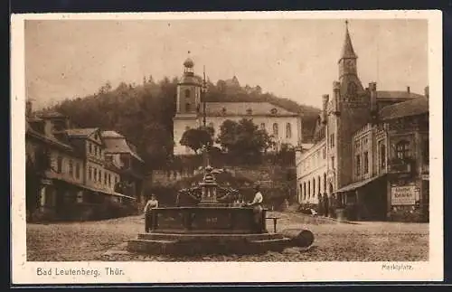 AK Bad Leutenberg /Thür., Marktplatz mit Brunnen