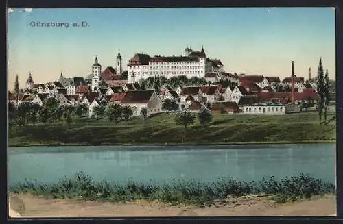 AK Günzburg a. D., T, Totalansicht mit Schloss und Donau