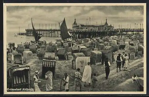 AK Ahlbeck / Ostsee, Strandansicht mit Seebrücke