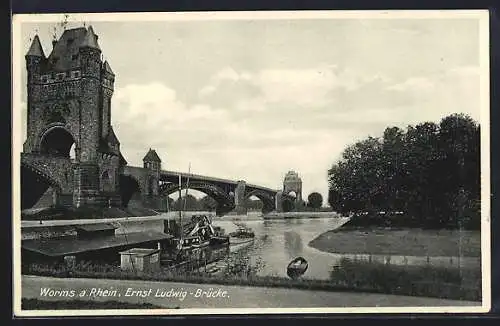 AK Worms, Ernst-Ludwig-Brücke, Lastkahn an der Anlegestelle