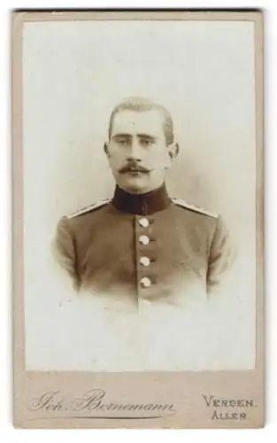 Fotografie Joh. Bornemann, Verden / Aller, Soldat in Uniform des F.-Art.-Rgt. 26