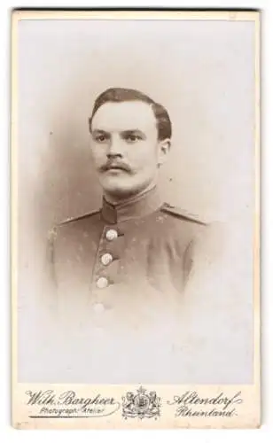 Fotografie Wilh. Bargheer, Altendorf / Rheinland, rheinländischer Soldat in Uniform mit Mustasch