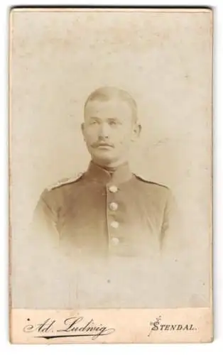 Fotografie Ad. Ludwig, Stendal, junger Soldat in Uniform