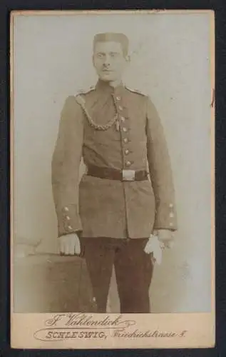 Fotografie J. Vahlendick, Schleswig, Soldat in Uniform Rgt. 84 mit Schützenschnur