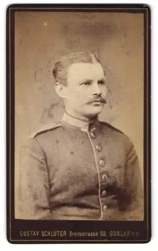 Fotografie Gustav Schlüter, Goslar i. H., Uffz. in Uniform mit Seitenscheitel