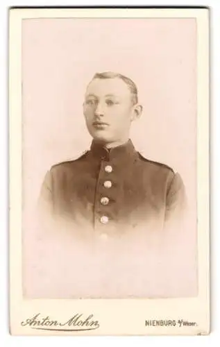 Fotografie Anton Mohn, Nienburg / Weser, junger Soldat in Uniform