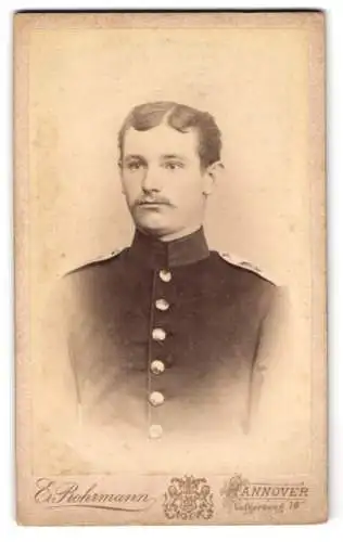 Fotografie E. Rohrmann, Hannover, Soldat in Uniform Rgt. 73