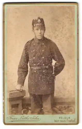 Fotografie Franz Lüthi Sohn, Feldle-St. Gallen, schweizer Soldat in Uniform Rgt. 77 mit Tschako