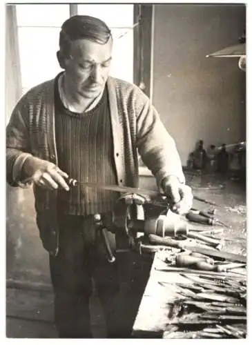 16 Fotografien Wilhelm Sturm, Ansicht Rumburg, Heimarbeit Weber mit Webstuhl & Spinnrad, Kunstblumenerzeugung u.a.