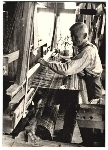 16 Fotografien Wilhelm Sturm, Ansicht Rumburg / Sudetengau, Heimweber produzieren Kunstblumen, Messerschmied Heimarbeit