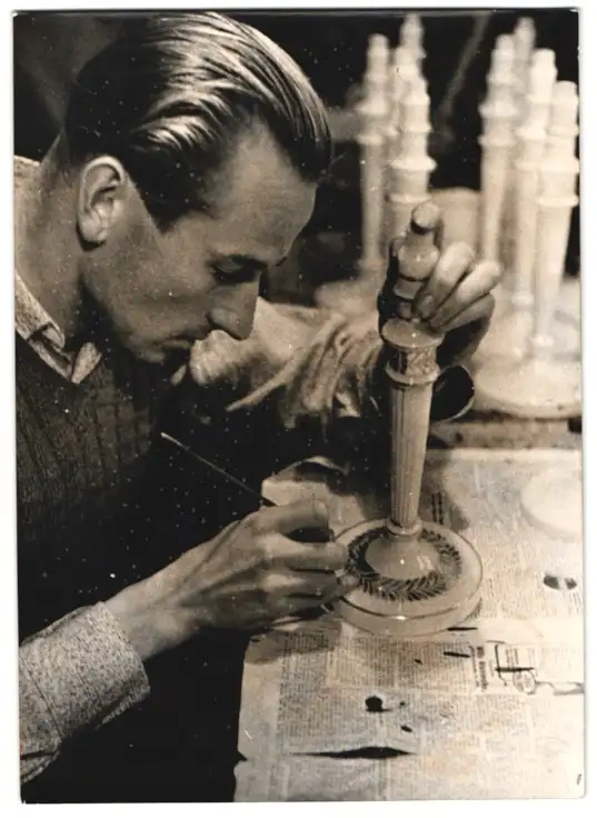 19 Fotografien Wilhelm Sturm, Ansicht Gablonz / Böhmen, Haida Glasmanufaktur, Handwerker produzieren Kristallglas u.a. 2