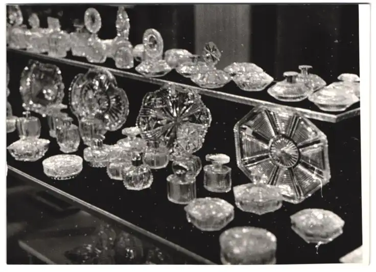 19 Fotografien Wilhelm Sturm, Ansicht Gablonz / Böhmen, Haida Glasmanufaktur, Handwerker produzieren Kristallglas u.a. 9