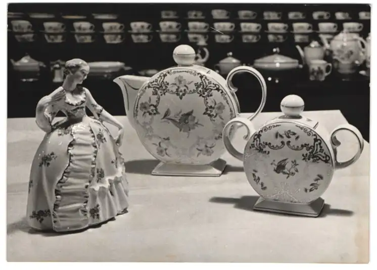 7 Fotografien Wilhelm Sturm, Ansicht Karlsbad, Porzellanfabrik Victoria AG, Porzellanmaler & Ausstellungssaal 1