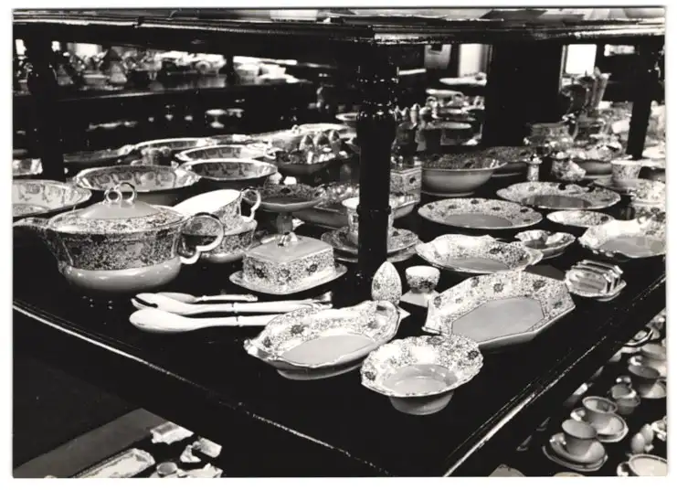 7 Fotografien Wilhelm Sturm, Ansicht Karlsbad, Porzellanfabrik Victoria AG, Porzellanmaler & Ausstellungssaal 3